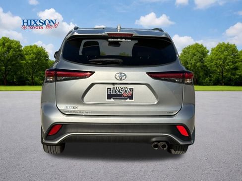 Used 2023 Toyota Highlander XSE image 6