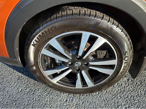Used 2019 Nissan Kicks SR w/ SR Premium Package FWD image 9