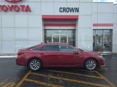 Certified 2021 Toyota Avalon XLE image 2