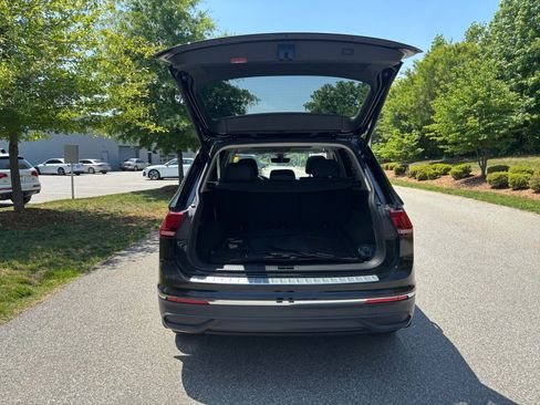 Used 2024 Volkswagen Tiguan SE AWD/4WD image 18