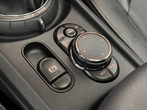 Used 2016 MINI Cooper Clubman FWD image 32
