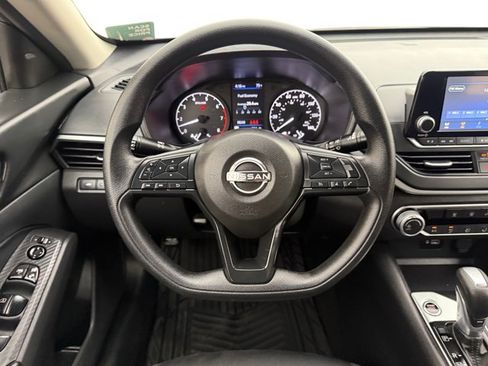 Used 2024 Nissan Altima 2.5 S FWD image 14