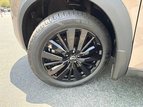 Used 2023 Nissan Pathfinder Platinum AWD/4WD image 31