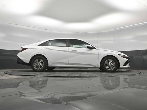 New 2026 Hyundai Elantra SE FWD image 40