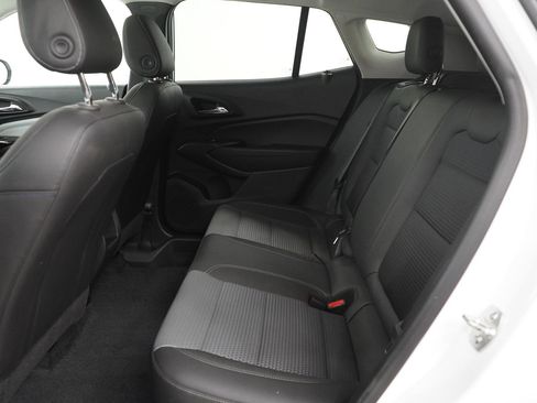 Used 2024 Chevrolet Trax LT w/ Sunroof Package image 14