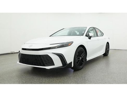 New 2026 Toyota Camry SE FWD image 32