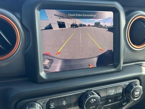 Used 2023 Jeep Gladiator Mojave w/ Cold Weather Group image 18