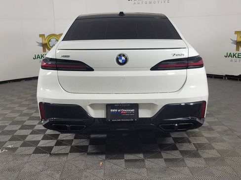 Certified 2023 BMW 760i xDrive image 3