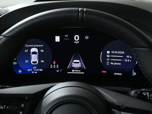 Used 2025 Porsche Macan 4S Electric AWD/4WD image 20
