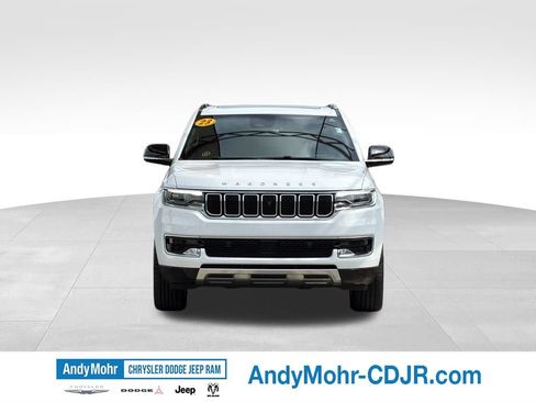 Used 2023 Jeep Wagoneer Series III w/ Premium Group I AWD/4WD image 2