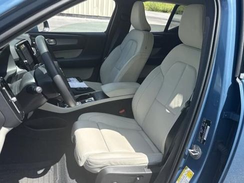 Used 2024 Volvo XC40 B5 Plus w/ Protection Package Premier AWD/4WD image 2
