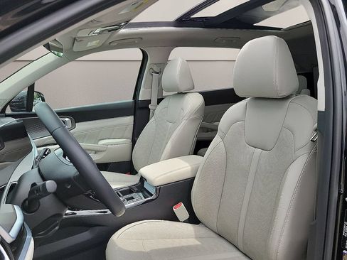 Used 2025 Kia Sorento SX FWD image 11