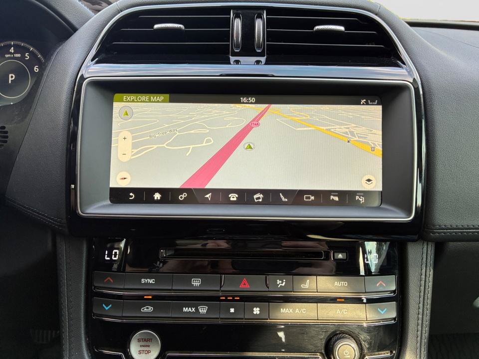 Used 2019 Jaguar F-PACE Prestige AWD/4WD image 17