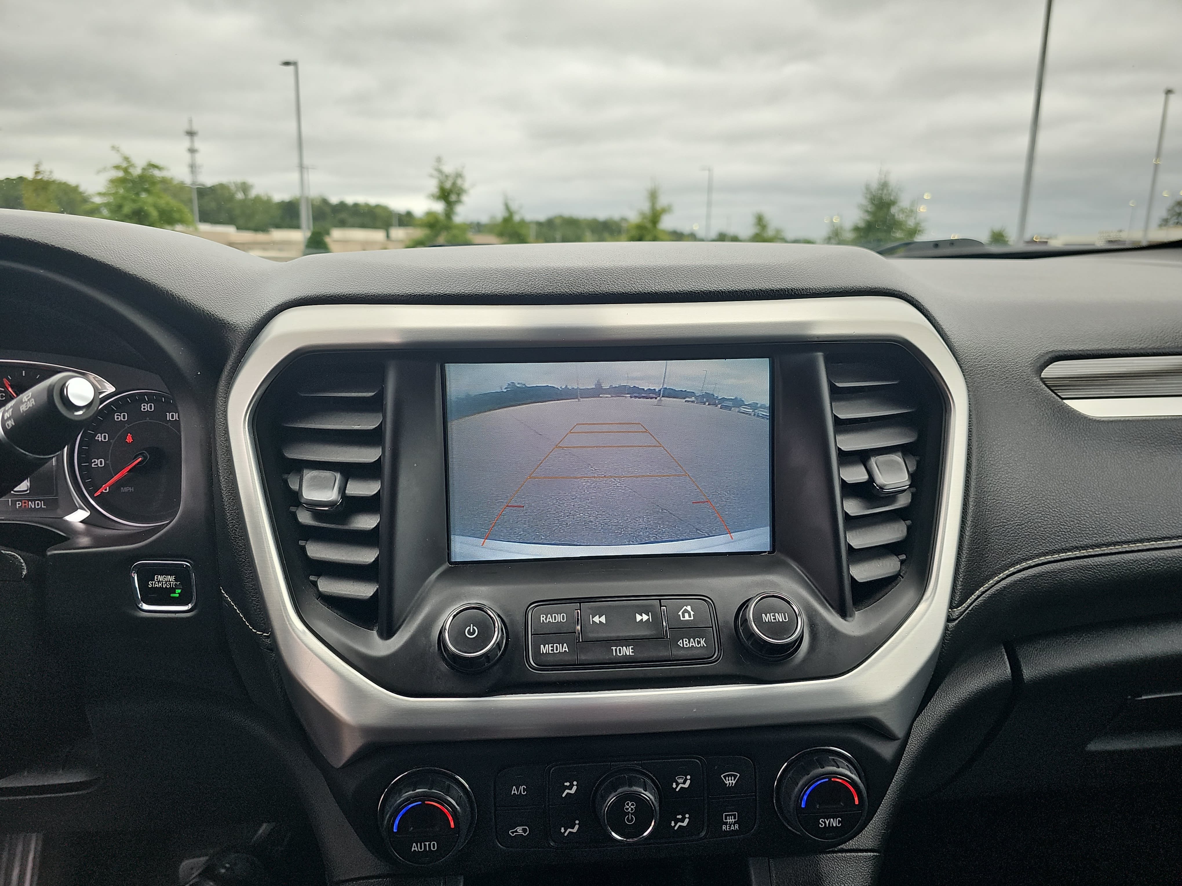 Used 2018 GMC Acadia SLT FWD image 25
