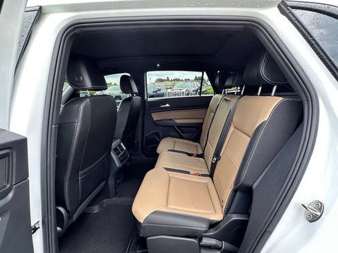 Used 2023 Volkswagen Atlas Cross Sport SEL R-Line AWD/4WD image 23