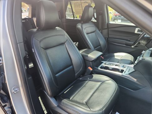 Used 2020 Ford Explorer XLT w/ Equipment Group 202A AWD/4WD image 51