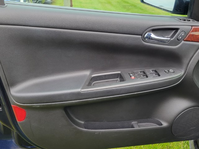 Used 2009 Chevrolet Impala LT FWD image 16