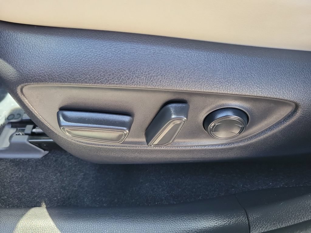 Used 2020 Toyota RAV4 XLE Premium FWD image 16