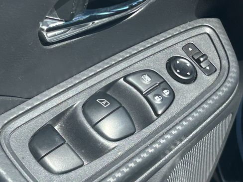 Used 2025 Nissan Versa SV FWD image 25