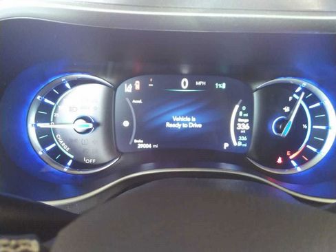 Used 2024 Chrysler Pacifica Limited FWD image 6
