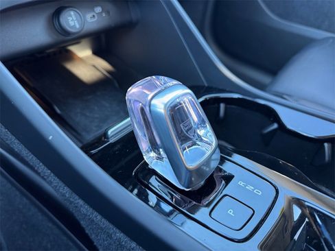 Certified 2023 Volvo XC40 B5 Plus w/ Climate Package image 16