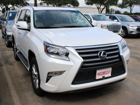 Used 2018 Lexus GX 460 Premium w/ Premium Package AWD/4WD image 2
