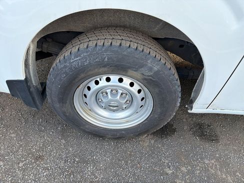 Used 2019 Nissan NV 3500 S image 18