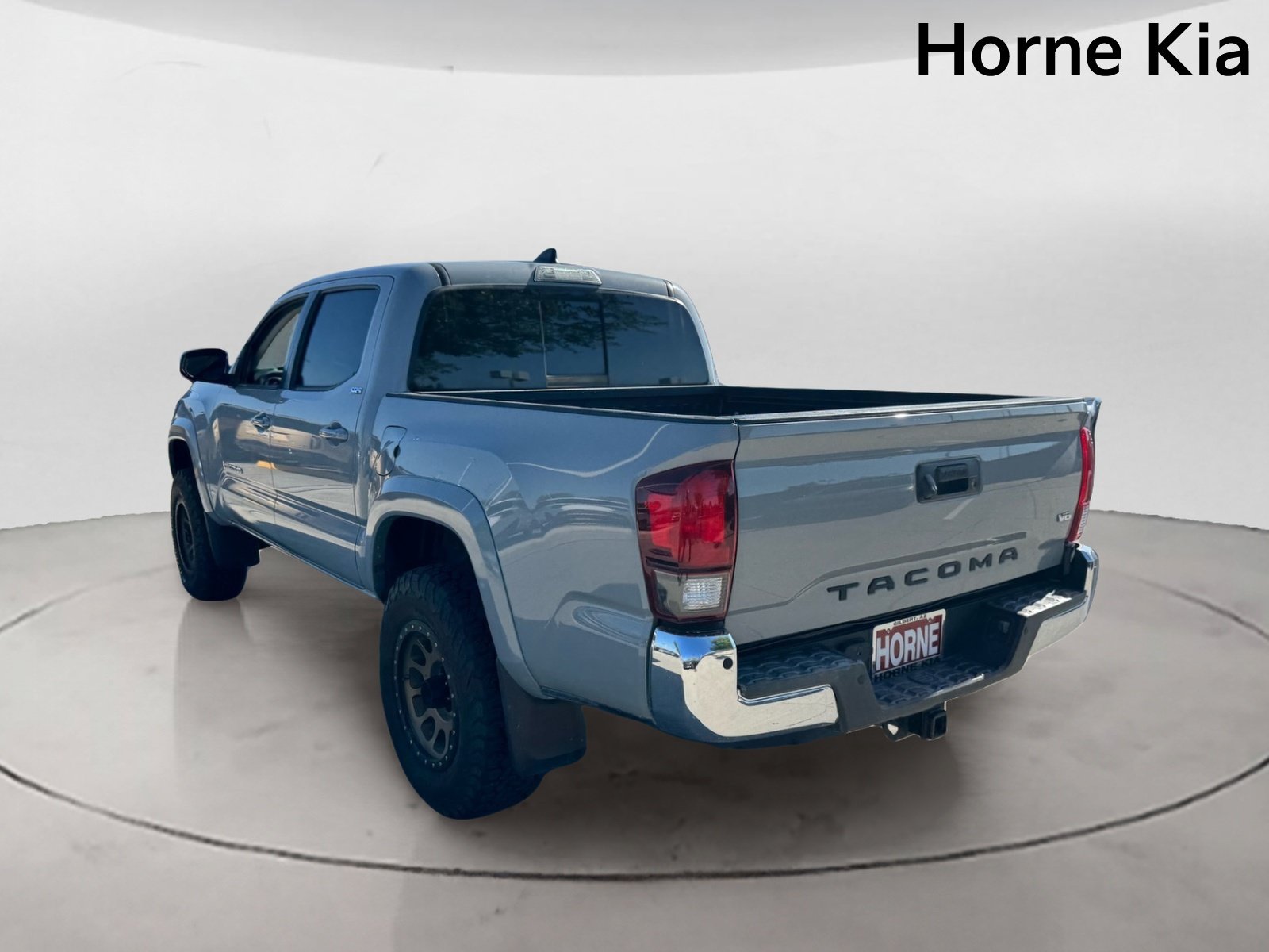 Used 2020 Toyota Tacoma SR5 RWD image 5