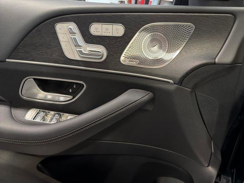 Used 2025 Mercedes-Benz GLS 450 4MATIC image 17