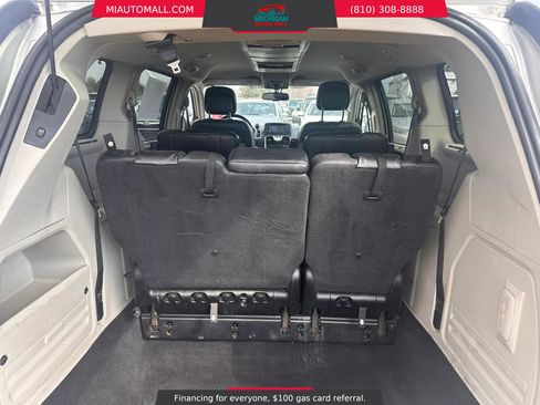 Used 2012 Chrysler Town & Country Touring-L w/ Entertainment Group #2 image 7