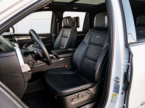 Used 2025 Cadillac Escalade V image 34