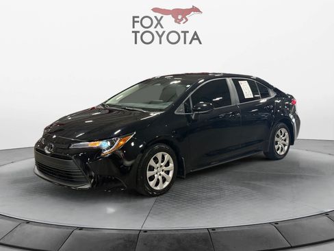 Used 2025 Toyota Corolla LE FWD image 1