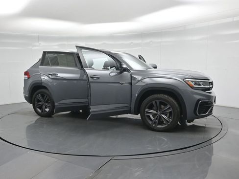 Used 2021 Volkswagen Atlas Cross Sport SE image 31