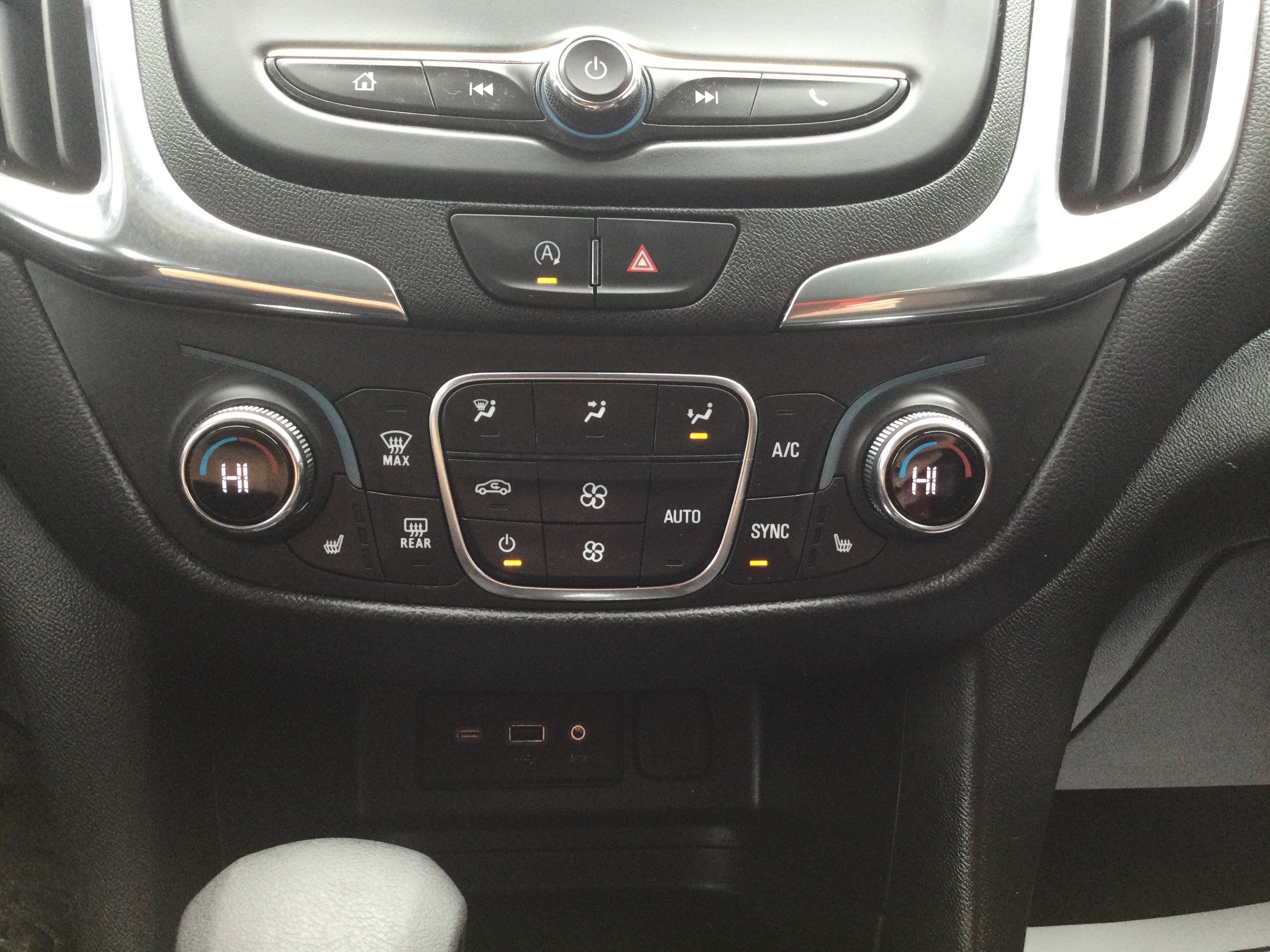 Used 2024 Chevrolet Equinox LT FWD image 13