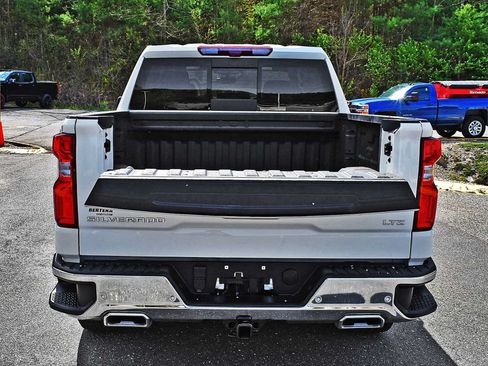 Used 2024 Chevrolet Silverado 1500 LTZ w/ Technology Package AWD/4WD image 9