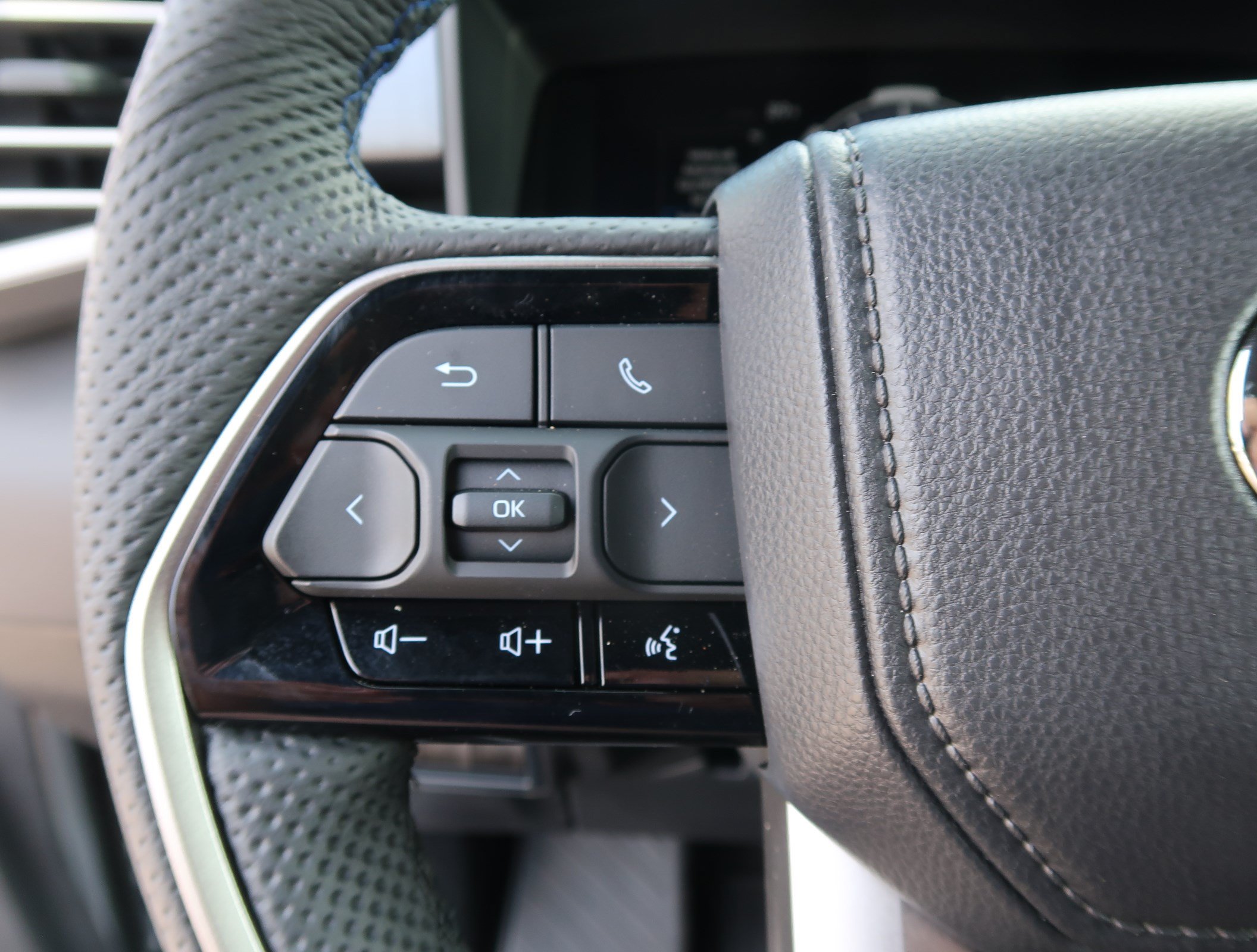 Used 2026 Toyota Sequoia Platinum AWD/4WD image 23