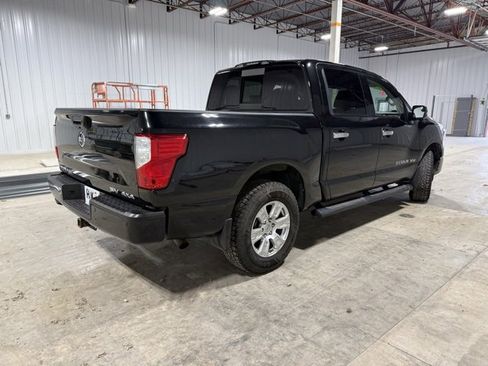 Used 2019 Nissan Titan SV image 6