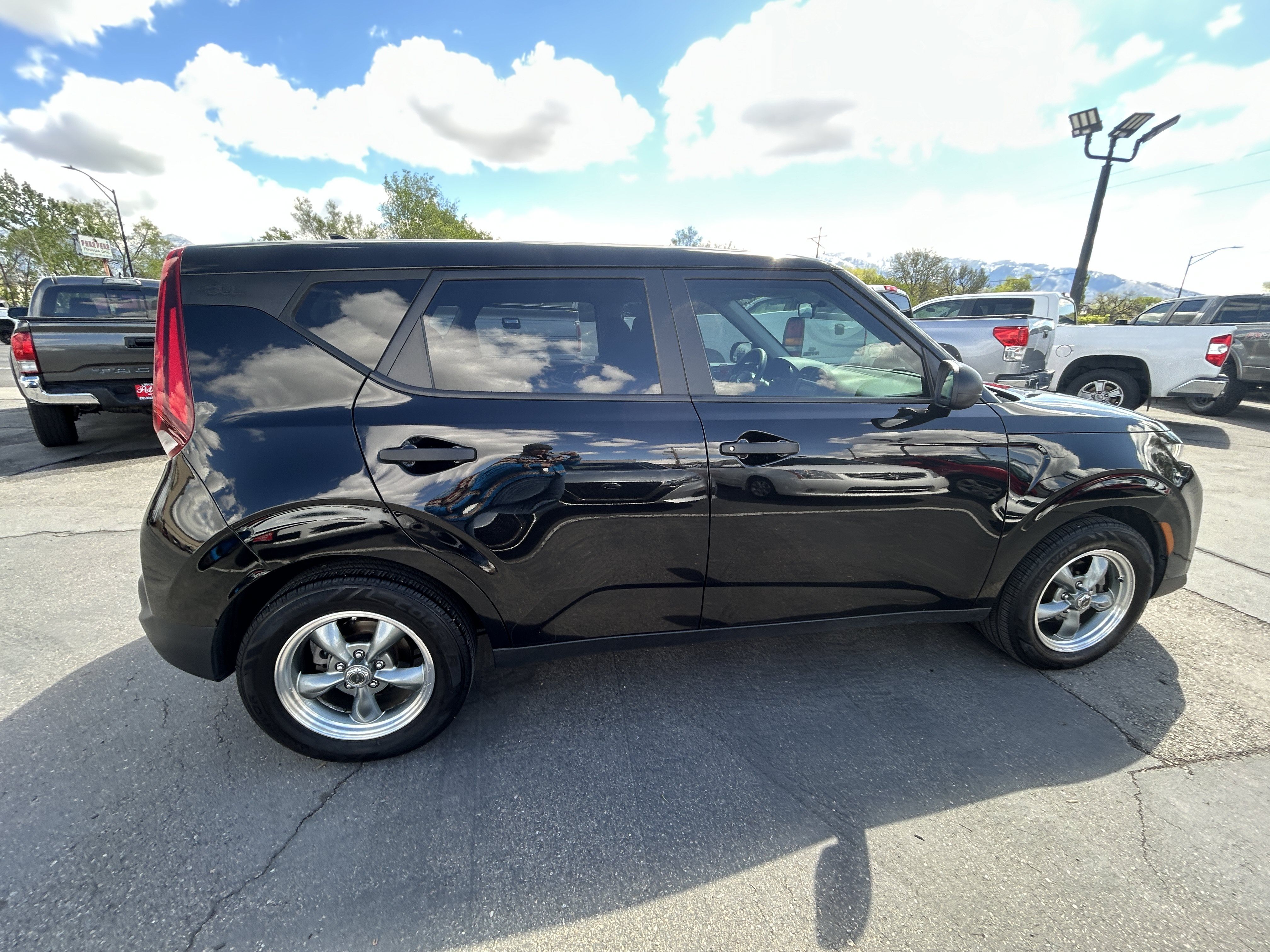 Used 2021 Kia Soul LX FWD image 4