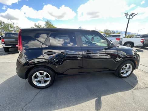 Used 2021 Kia Soul LX image 4