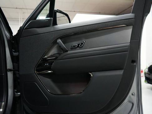 Used 2023 Land Rover Range Rover Sport SE Dynamic image 34