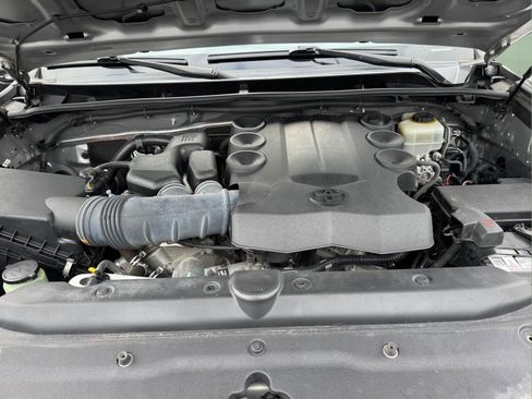 Used 2013 Toyota 4Runner SR5 w/ Convenience Pkg image 12