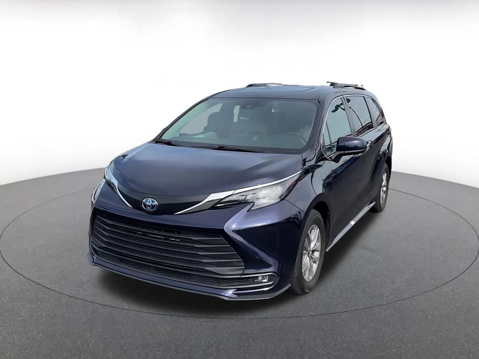 Used 2025 Toyota Sienna XLE FWD image 6