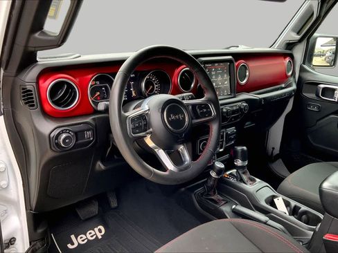 Used 2023 Jeep Wrangler Unlimited Rubicon AWD/4WD image 16