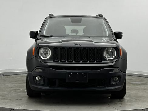 Used 2018 Jeep Renegade Altitude image 2