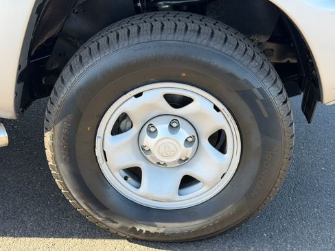 Used 2015 Toyota Tacoma PreRunner w/ SR5 Package RWD image 8