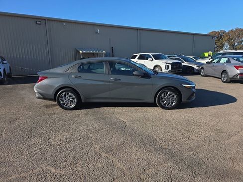 New 2026 Hyundai Elantra Blue image 12