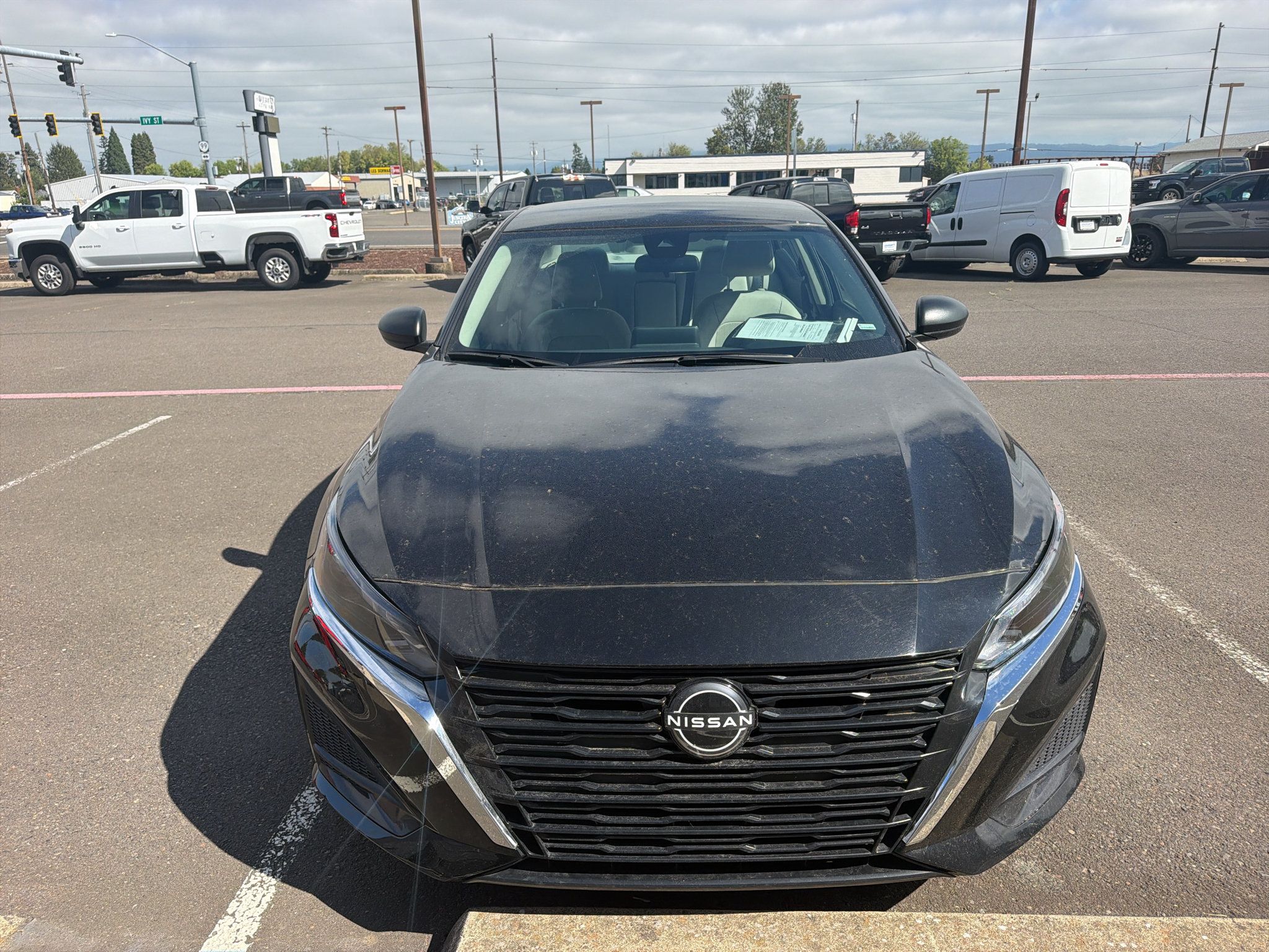 Used 2025 Nissan Altima 2.5 SV FWD image 2