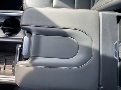 Used 2025 Ford Expedition Active image 38