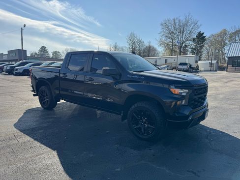 Used 2023 Chevrolet Silverado 1500 Custom image 4