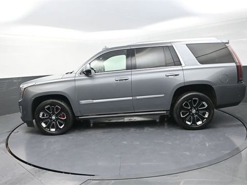 Used 2019 Cadillac Escalade Platinum image 4